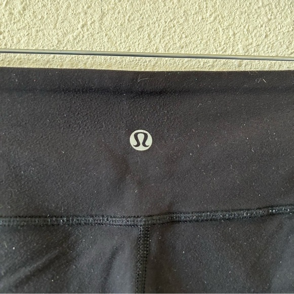Lululemon Women’s Leggings 10 Black Cropped pull on stretchy gym Workout Flawd - Picture 4 of 9